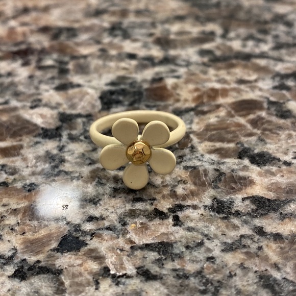 Daisy ring!! - Picture 4 of 4